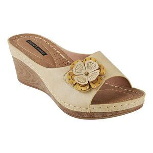 GC Shoes Women's Naples Flower Wedge Sandals in Natural Size 8.5 (MSRP $60)